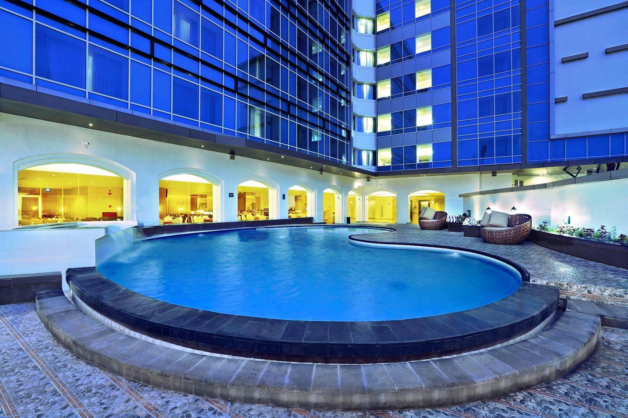 Golden City Hotel And Convention Center - Chse Certified Semarang Exterior foto